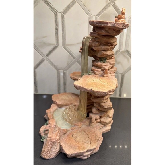 Friends Of The Feather Rock Cliff Waterfall Display Stand With Five Figurines - Picture 4 of 13